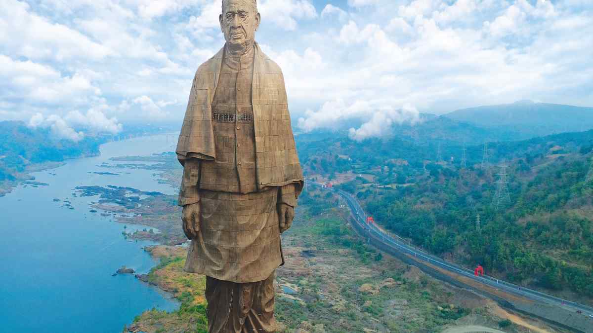 భారతదేశంలోని ప్ర‌సిద్ద నిర్మాణాలు, విగ్ర‌హాల‌ను ఎప్పుడైనా చూశారా